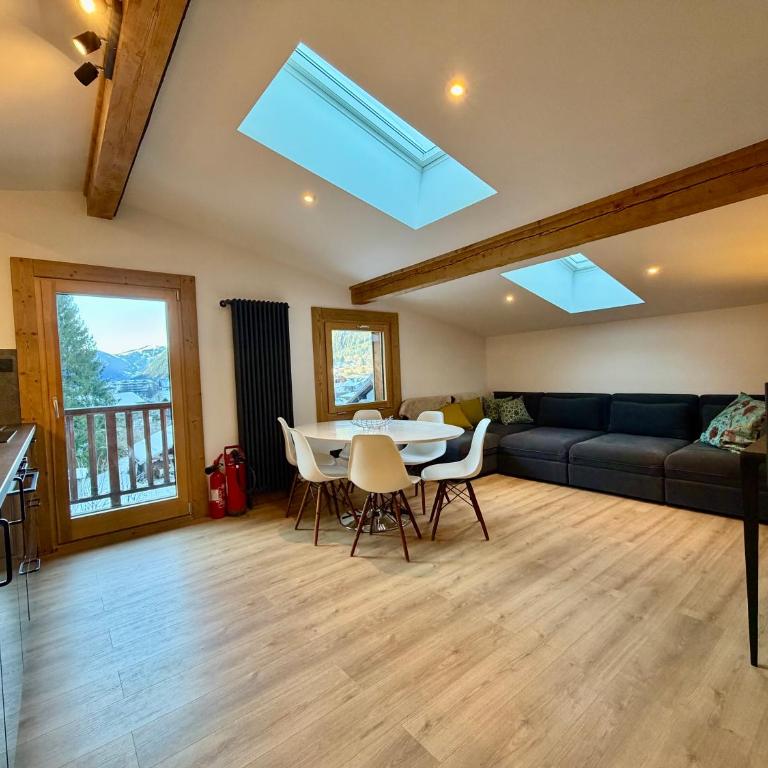 Penthouse Apartment, 3 Bedroom with Private Balcony - Appartement 3 Chambres avec Balcon - 1