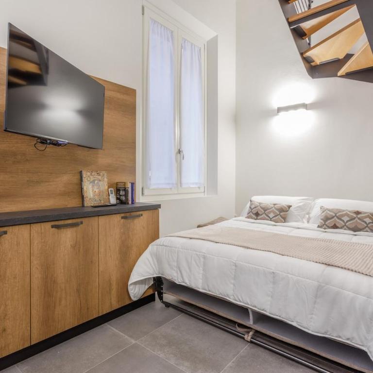 Stylish Loft with Private Garage near Ghirlandina - One-Bedroom Superior Apartment - 3