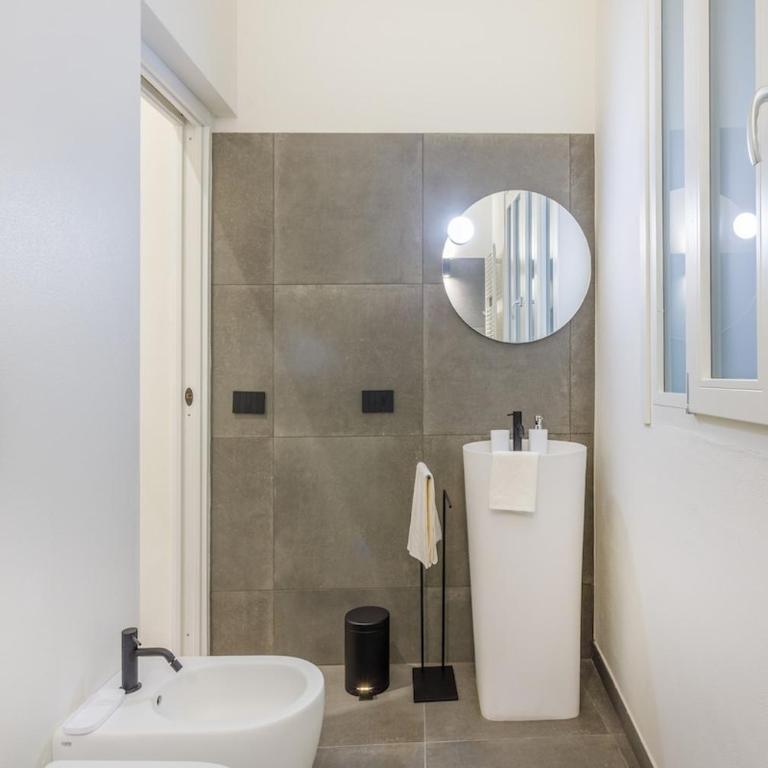 Stylish Loft with Private Garage near Ghirlandina - One-Bedroom Superior Apartment - 15