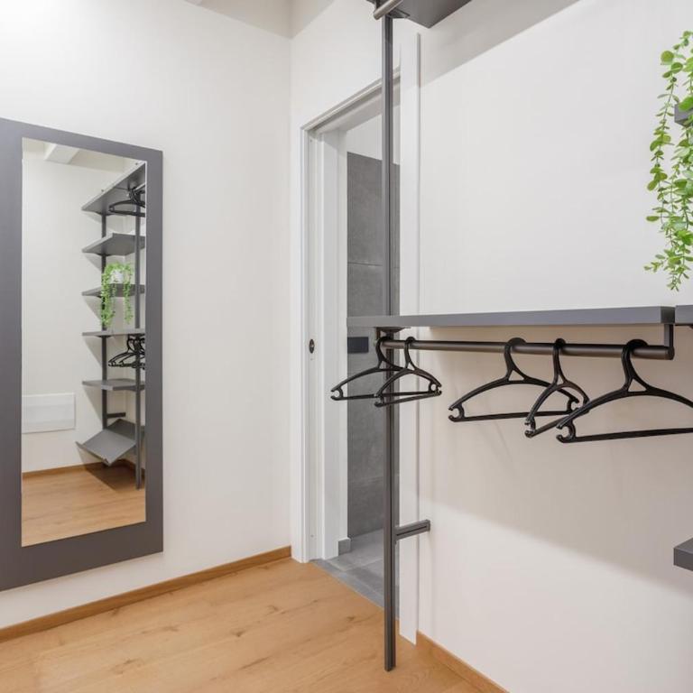 Stylish Loft with Private Garage near Ghirlandina - One-Bedroom Superior Apartment - 23