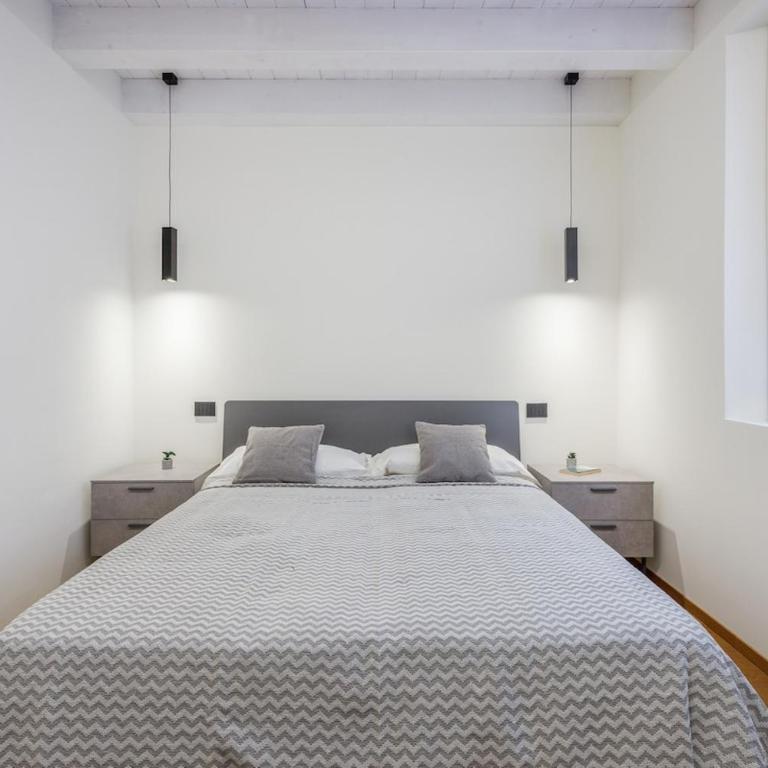 Stylish Loft with Private Garage near Ghirlandina - One-Bedroom Superior Apartment - 4