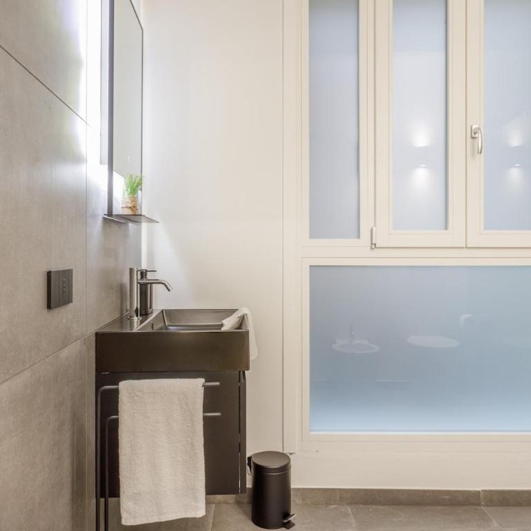 Stylish Loft with Private Garage near Ghirlandina - One-Bedroom Superior Apartment - 25