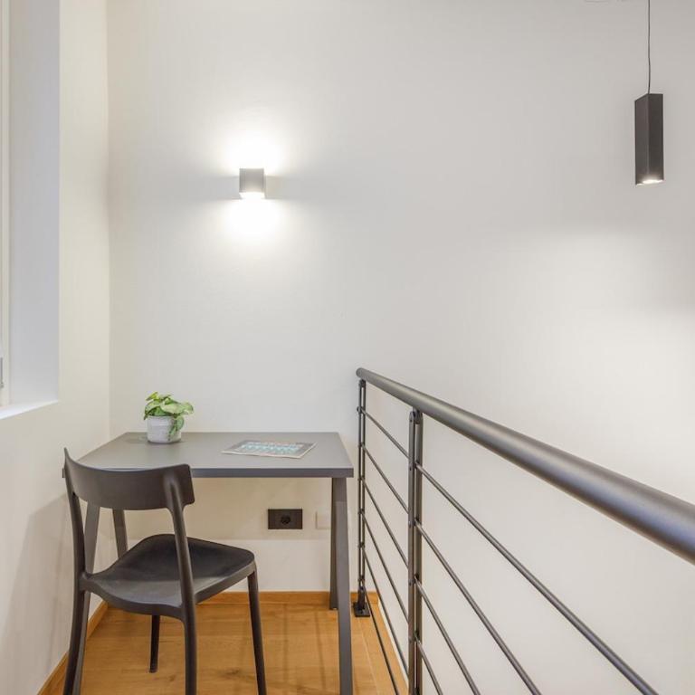 Stylish Loft with Private Garage near Ghirlandina - One-Bedroom Superior Apartment - 21