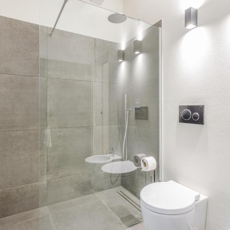Stylish Loft with Private Garage near Ghirlandina - One-Bedroom Superior Apartment - 16