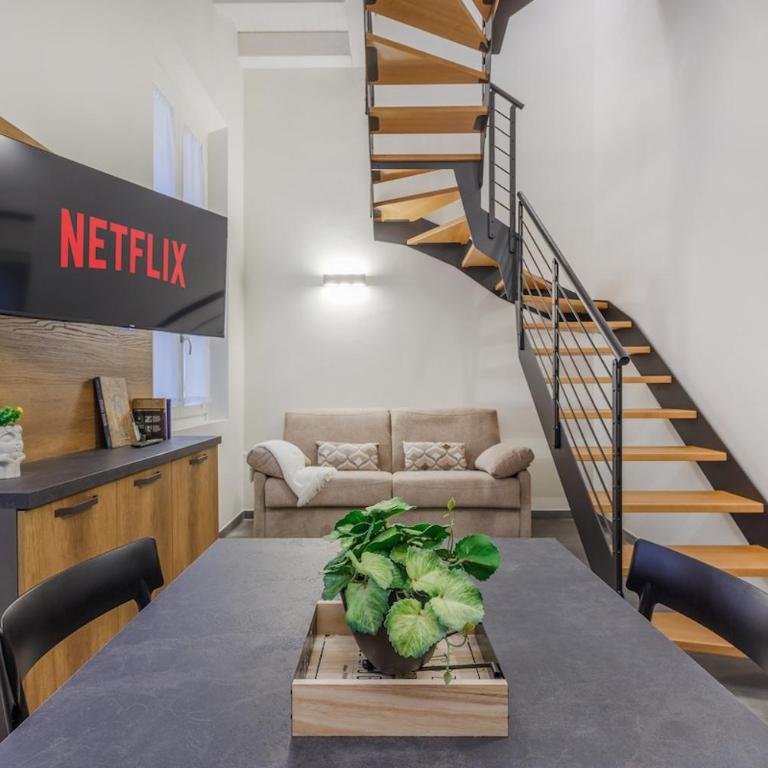 Stylish Loft with Private Garage near Ghirlandina - One-Bedroom Superior Apartment - 1