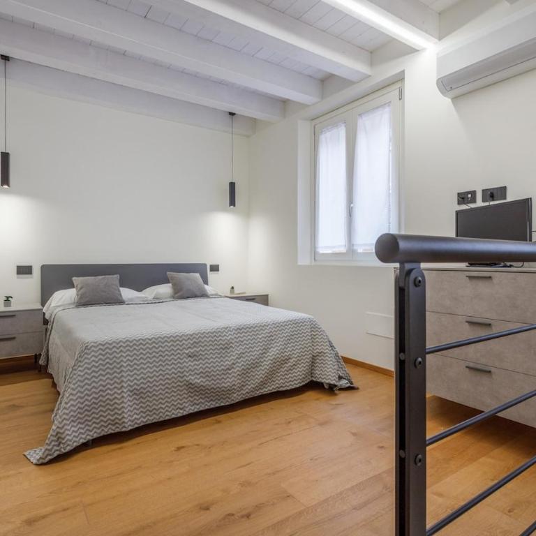 Stylish Loft with Private Garage near Ghirlandina - One-Bedroom Superior Apartment - 18