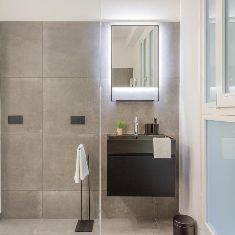 Stylish Loft with Private Garage near Ghirlandina - One-Bedroom Superior Apartment - 26