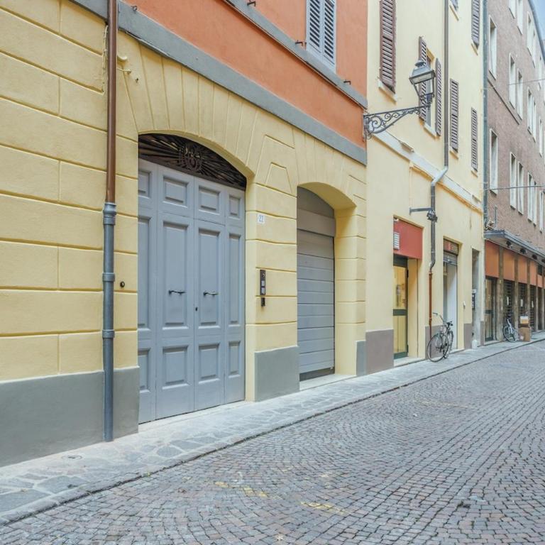 Stylish Loft with Private Garage near Ghirlandina - One-Bedroom Superior Apartment - 32
