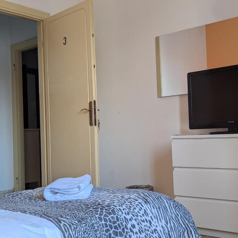 Pearl Pisa guest house - Single Room with Private External Bathroom - 4