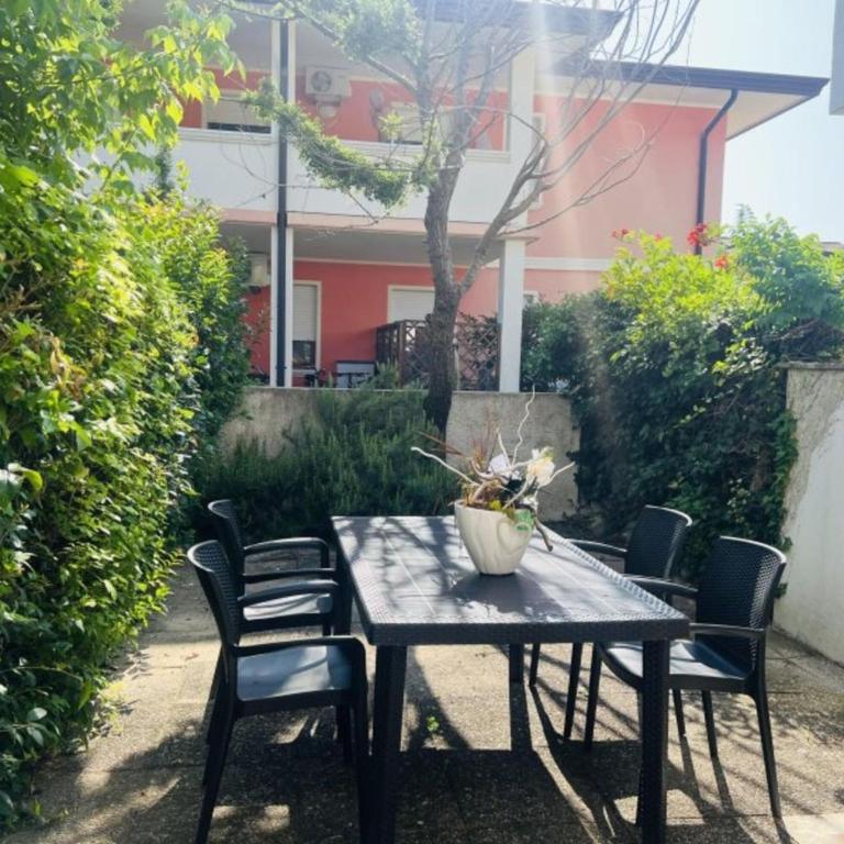 Two-story terraced house with private garden - Villa - 2
