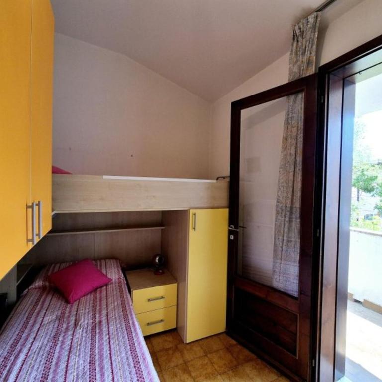 Two-story terraced house with private garden - Villa - 9