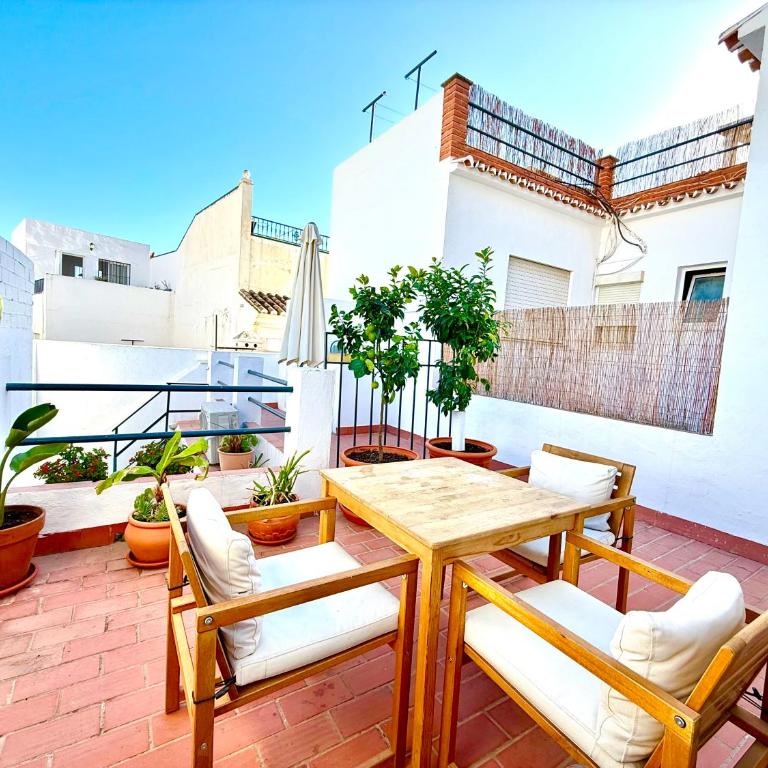 Nerja Old Town 3 Bed House with Private Roof Terrace - Three-Bedroom House - 1
