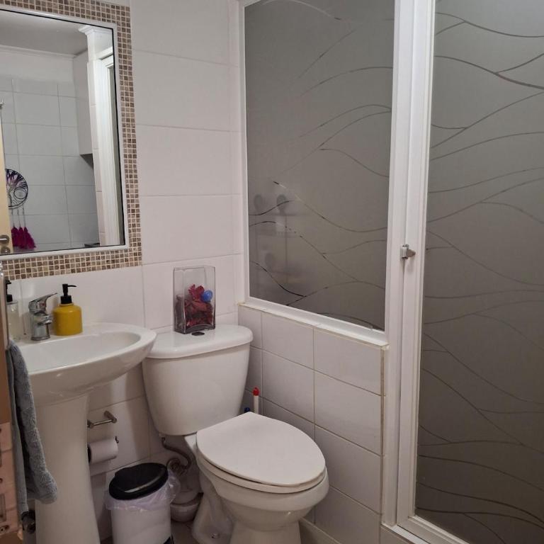 depto en 1er piso a pasos del super y cerca de playa - Three-Bedroom Apartment - 3