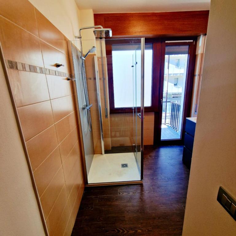 Continental - 3 Bedrooms - 60 Steps train stations & Balcony - Appartamento con 3 Camere da Letto e Vista Montagna - 17