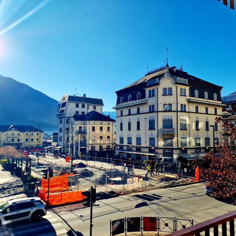 Continental - 3 Bedrooms - 60 Steps train stations & Balcony - Appartamento con 3 Camere da Letto e Vista Montagna - 13