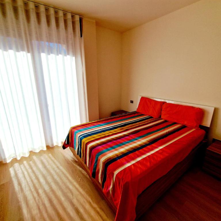 Continental - 3 Bedrooms - 60 Steps train stations & Balcony - Appartamento con 3 Camere da Letto e Vista Montagna - 3