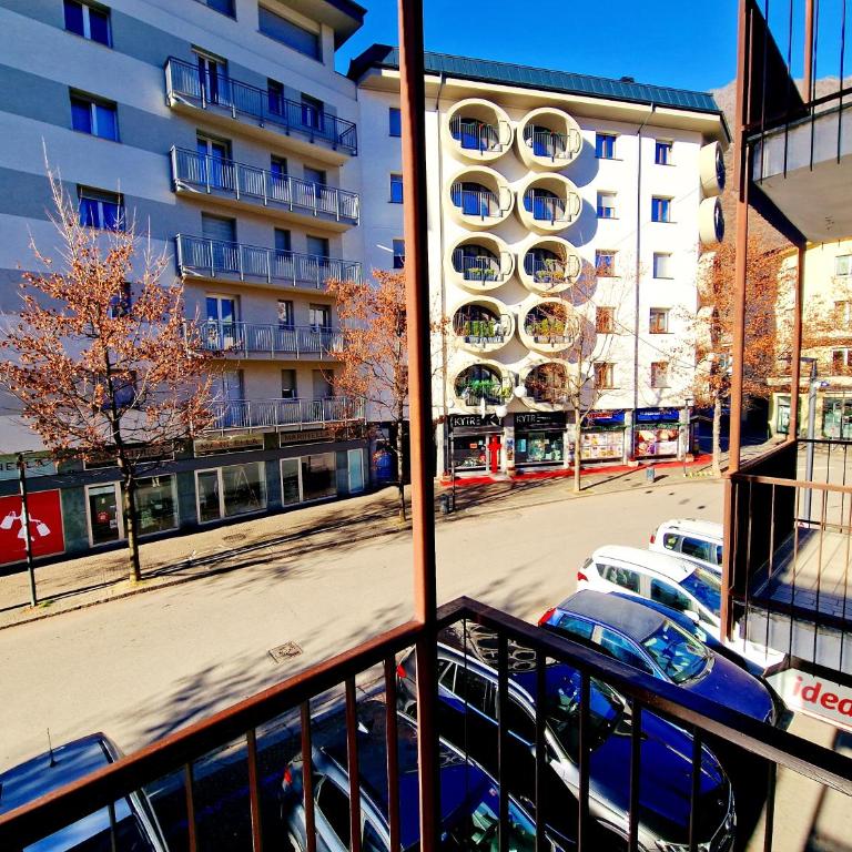 Continental - 3 Bedrooms - 60 Steps train stations & Balcony - Appartamento con 3 Camere da Letto e Vista Montagna - 14