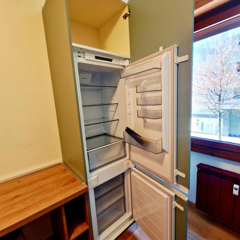 Continental - 3 Bedrooms - 60 Steps train stations & Balcony - Appartamento con 3 Camere da Letto e Vista Montagna - 9