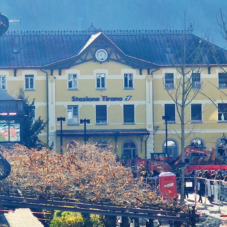 Continental - 3 Bedrooms - 60 Steps train stations & Balcony - Appartamento con 3 Camere da Letto e Vista Montagna - 15