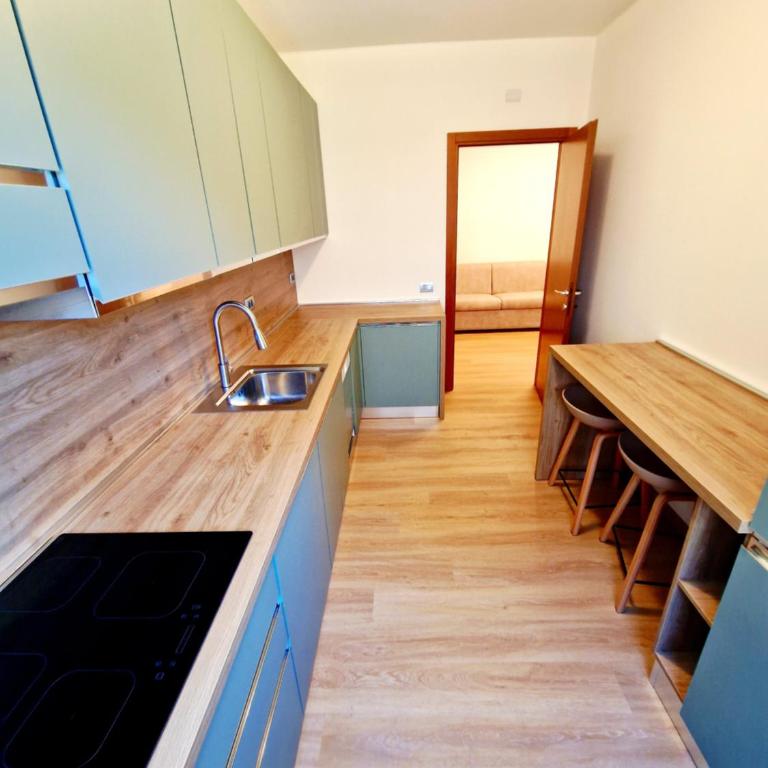 Continental - 3 Bedrooms - 60 Steps train stations & Balcony - Appartamento con 3 Camere da Letto e Vista Montagna - 10