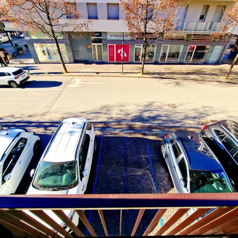 Continental - 3 Bedrooms - 60 Steps train stations & Balcony - Appartamento con 3 Camere da Letto e Vista Montagna - 16