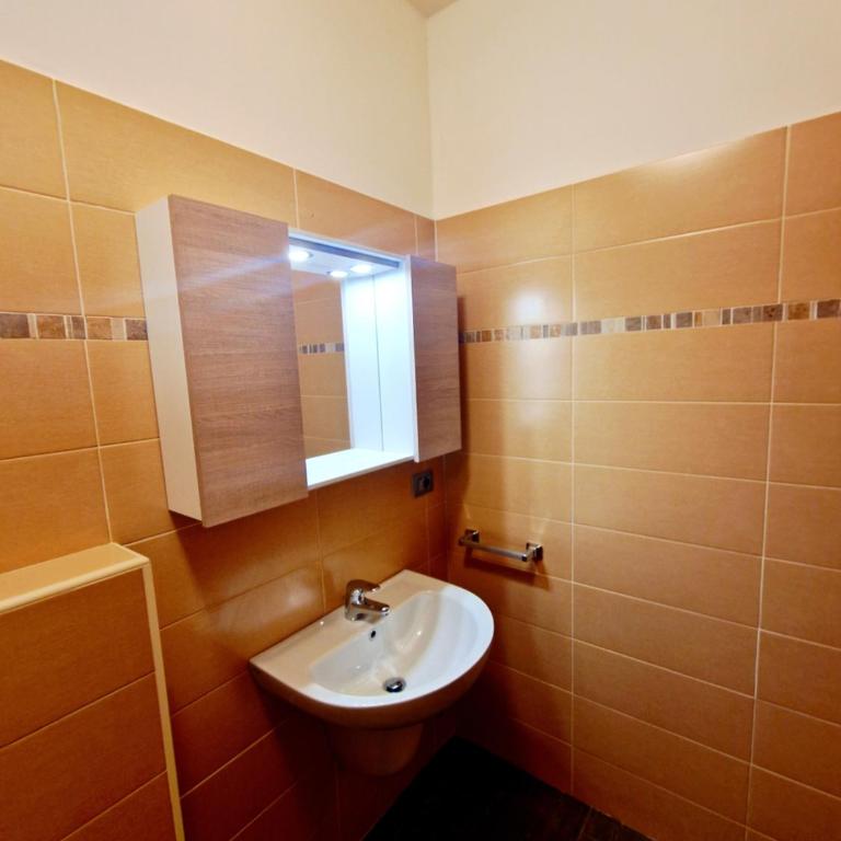 Continental - 3 Bedrooms - 60 Steps train stations & Balcony - Appartamento con 3 Camere da Letto e Vista Montagna - 20