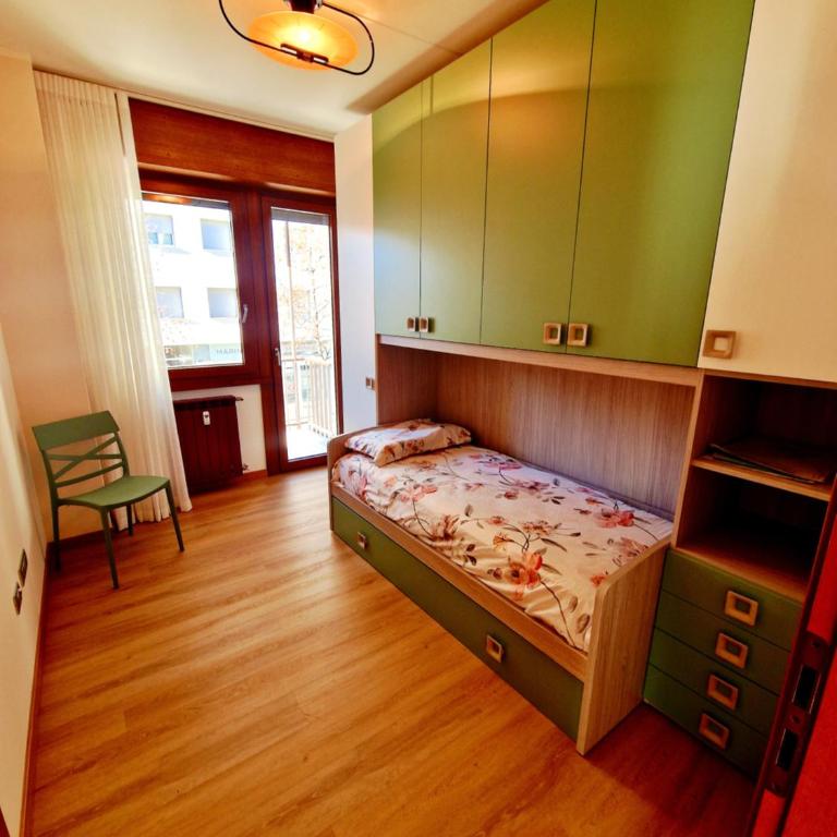 Continental - 3 Bedrooms - 60 Steps train stations & Balcony - Appartamento con 3 Camere da Letto e Vista Montagna - 4