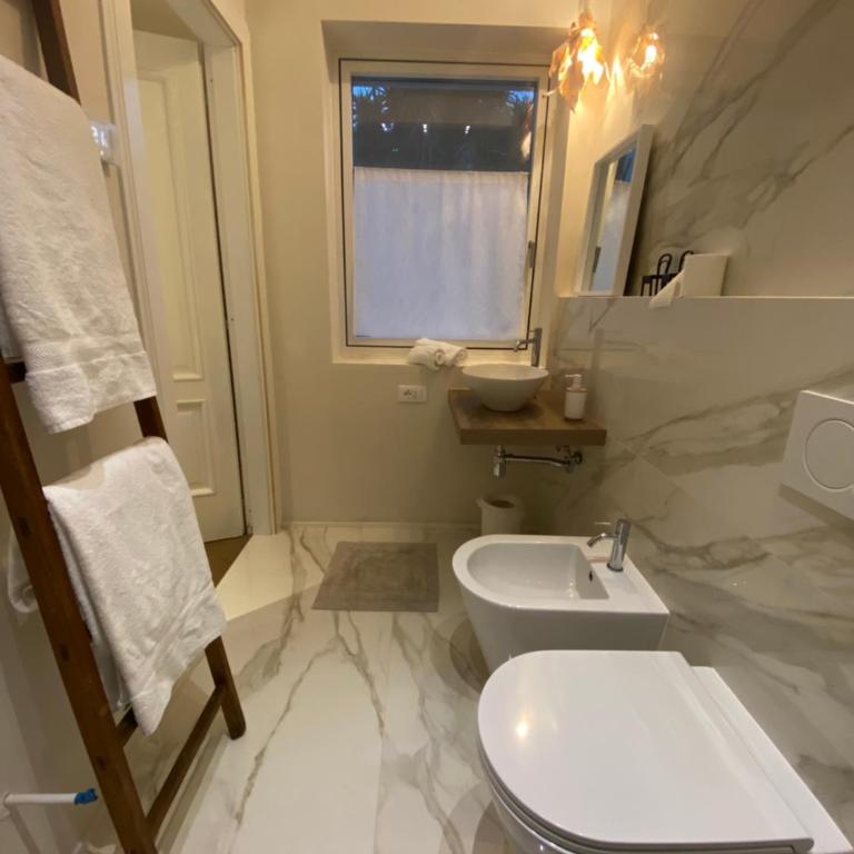 Villa Patrizia Pietrasanta - Camera Matrimoniale con Bagno Privato - 4