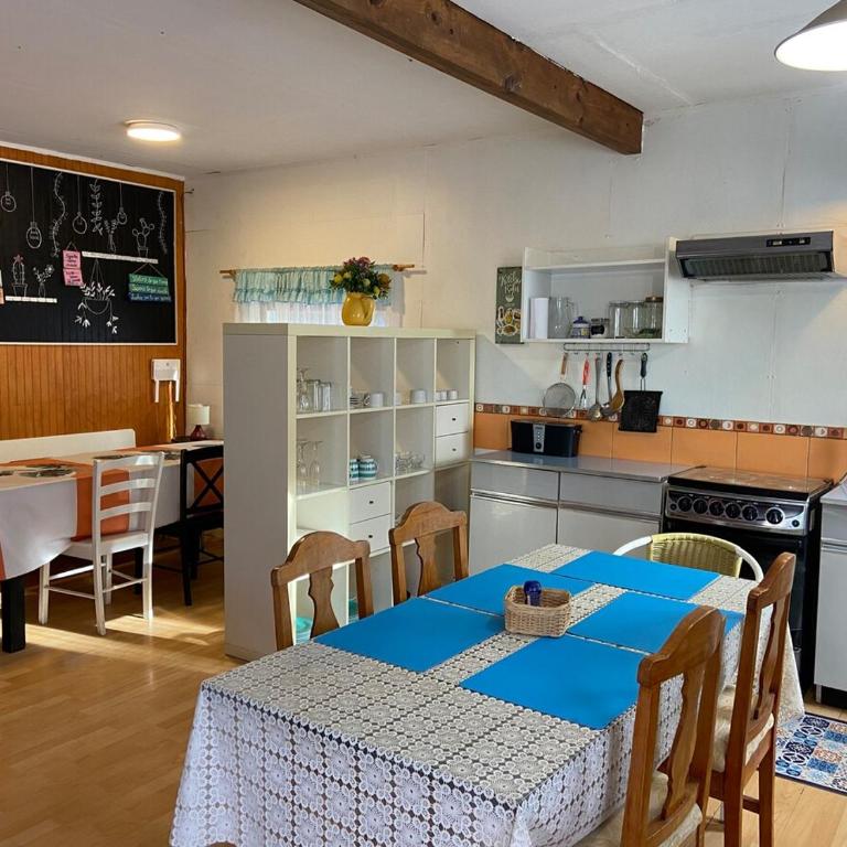 Casa amplia muy cerca de la playa - Three-Bedroom House - 2