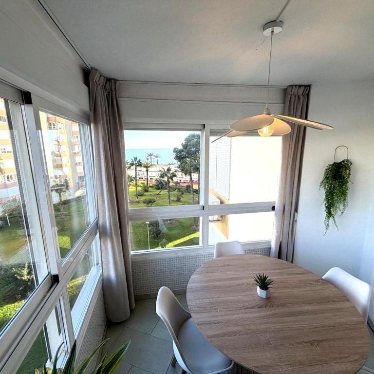 Playa a 2 min, vistas al mar, AC y piscina - Apartamento de 1 dormitorio con vistas al mar - 2