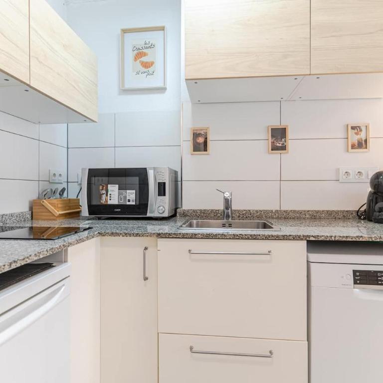Playa a 2 min, vistas al mar, AC y piscina - Apartamento de 1 dormitorio con vistas al mar - 7