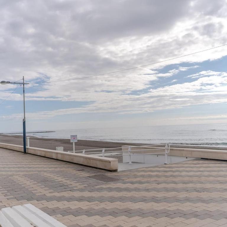 Playa a 2 min, vistas al mar, AC y piscina - Apartamento de 1 dormitorio con vistas al mar - 12