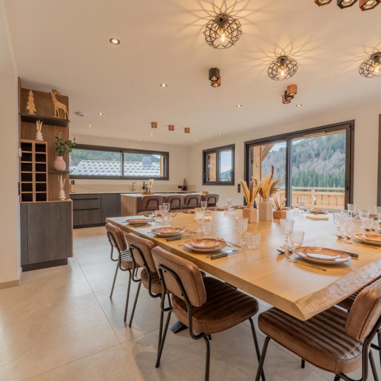 Chalet APY - Grand chalet neuf avec terrasse, 6 chambres en-suite , wifi, balcon, etc - Chalet - 4