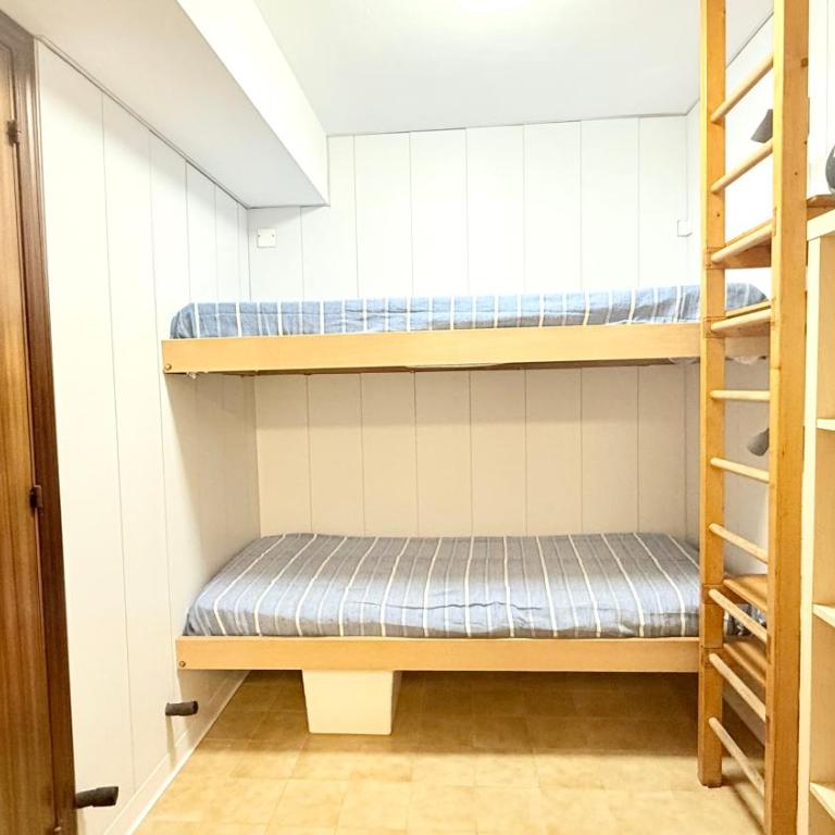 N303 - Comodo appartamento con giardino a Numana - Two-Bedroom Apartment - 10