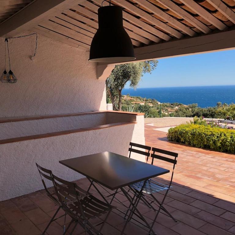 Quiet villa 4 bedrooms full sea view heated pool - Villa - 3