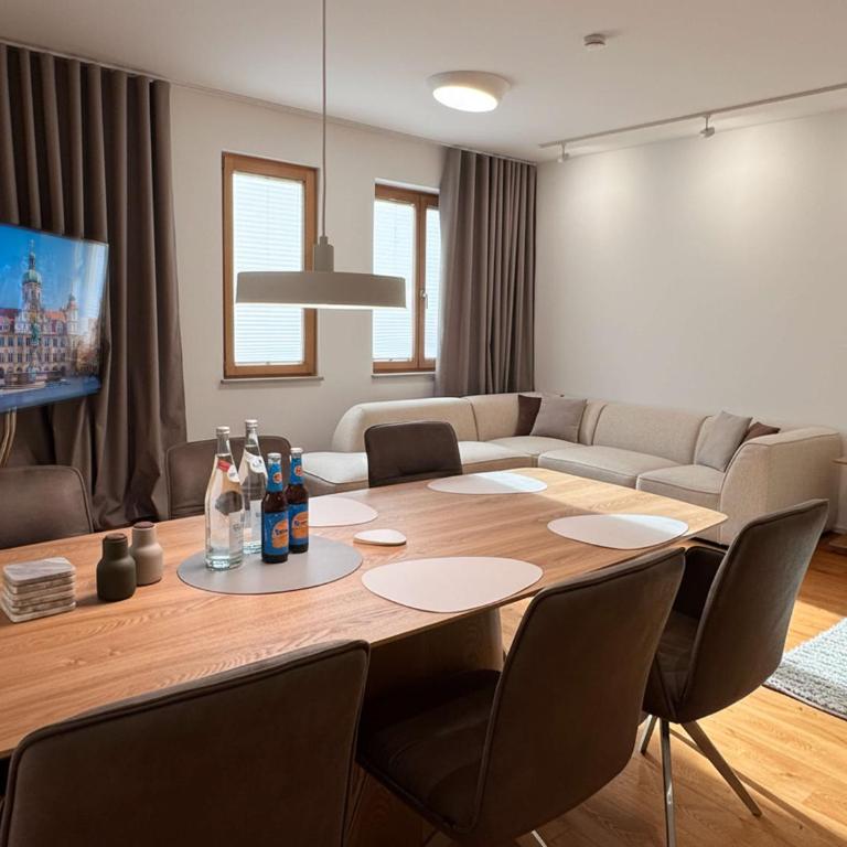 Rarität am Rathaus • Terrasse • Parken • 6 Gäste - Apartamento - 12
