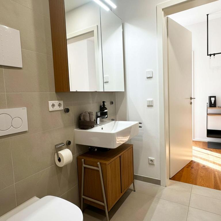 Rarität am Rathaus • Terrasse • Parken • 6 Gäste - Apartamento - 8