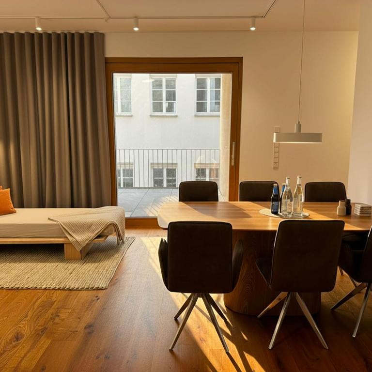 Rarität am Rathaus • Terrasse • Parken • 6 Gäste - Apartamento - 2