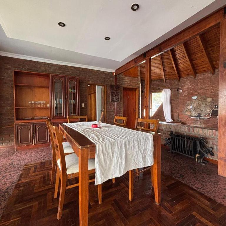Casa Numerosa Vista al lago con Pileta Villa Carlos Paz - Casa de 4 dormitorios - 22