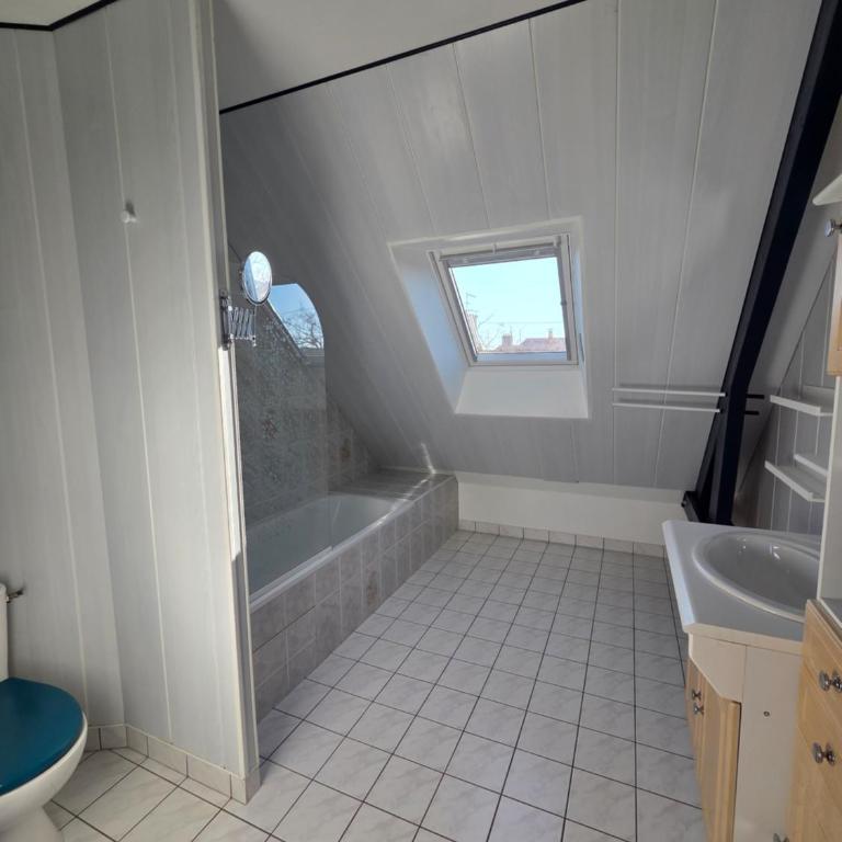 Maison Familiale avec Jardin Clos - Three-Bedroom House - 21