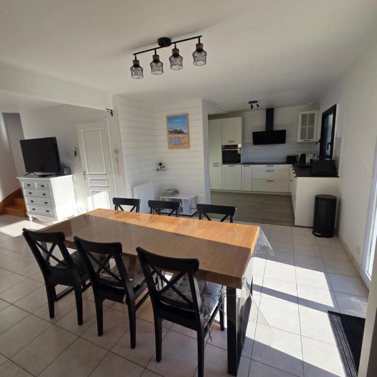 Maison Familiale avec Jardin Clos - Three-Bedroom House - 7