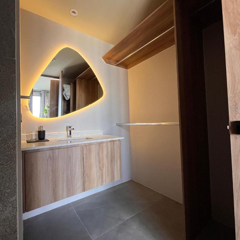 Departamento céntrico elegante - Three-Bedroom Apartment - 9