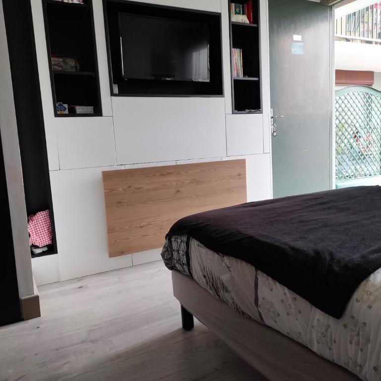 Studio rénové avec parking - Aix les Bains Hyper Centre - 10mn Lac du Bourget - Apartment mit 1 Schlafzimmer - 6
