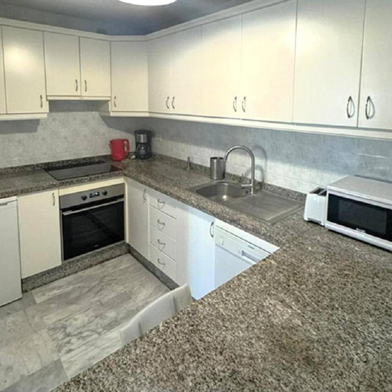 Heated Poolside Paradise Los Cristianos - Apartamento - 5