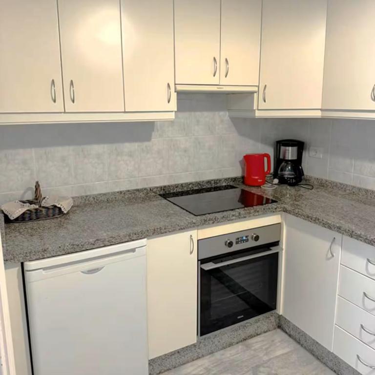 Heated Poolside Paradise Los Cristianos - Apartamento - 4