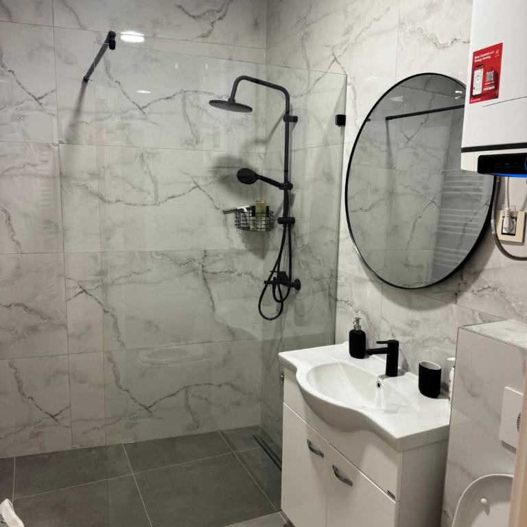 Yellow Diamond Center Free Parking - Apartman sa 2 Spavaće Sobe i Balkonom - 15