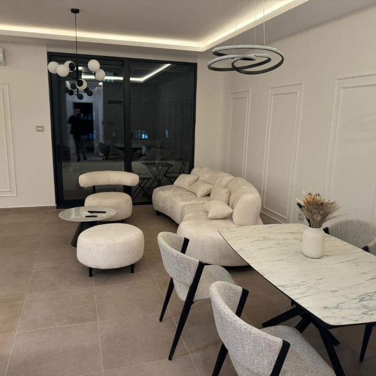 Yellow Diamond Center Free Parking - Apartman sa 2 Spavaće Sobe i Balkonom - 2