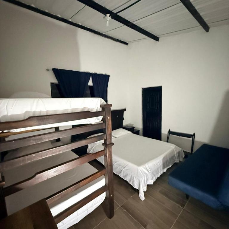 Finca Campestre - Villa Esther con Piscina en Mesitas del Colegio - Family Room with Bathroom - 2