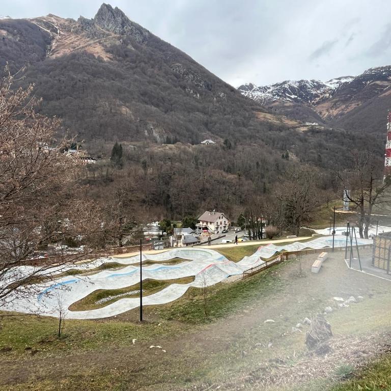 Appartement 2-4 personnes avec 1 chambre - Résidence les 100 lacs à Cauterets avec balcon et piscine chauffée - Appartement 1 Chambre - 3