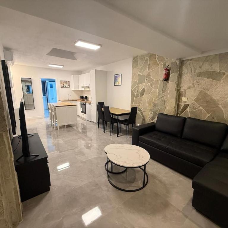 Puerto Rico Apartment, Newly renovated, Centre of Puerto Rico, 3 Bedrooms - Three-Bedroom Apartment - 15